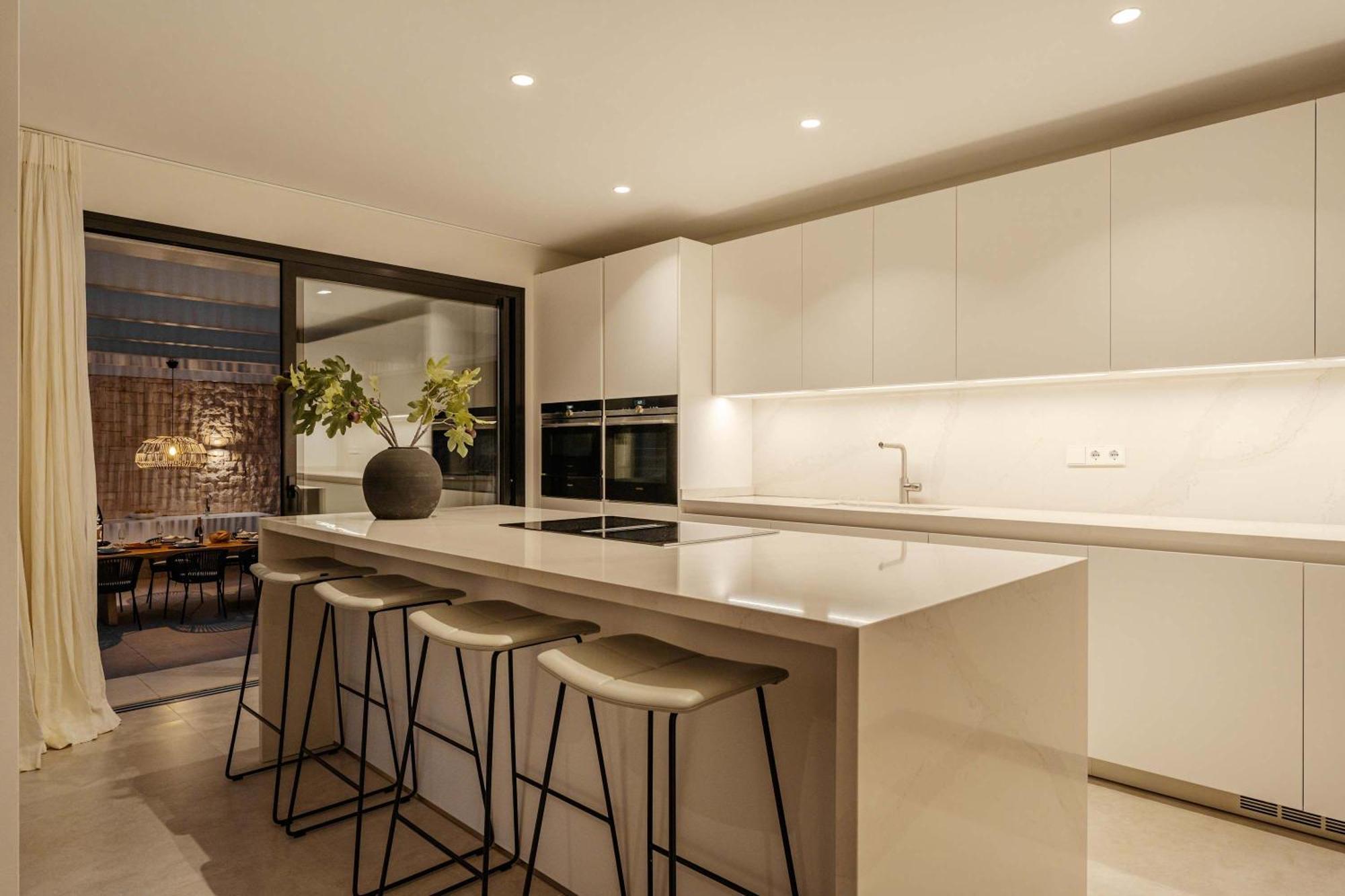 Kumaro 4 Bedroom Outdoor Pool Parking Villa Marbella