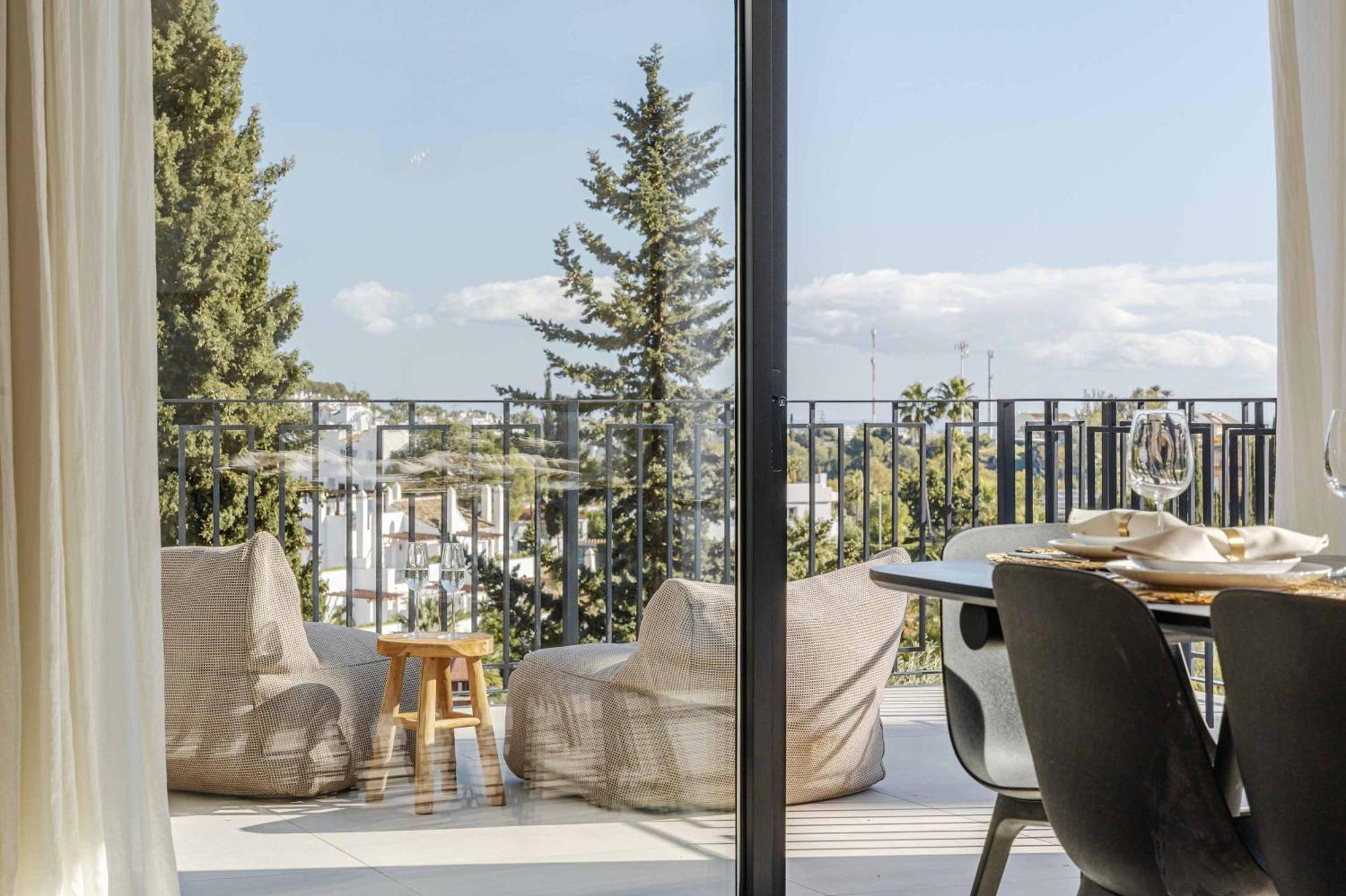 Kumaro 4 Bedroom Outdoor Pool Parking *