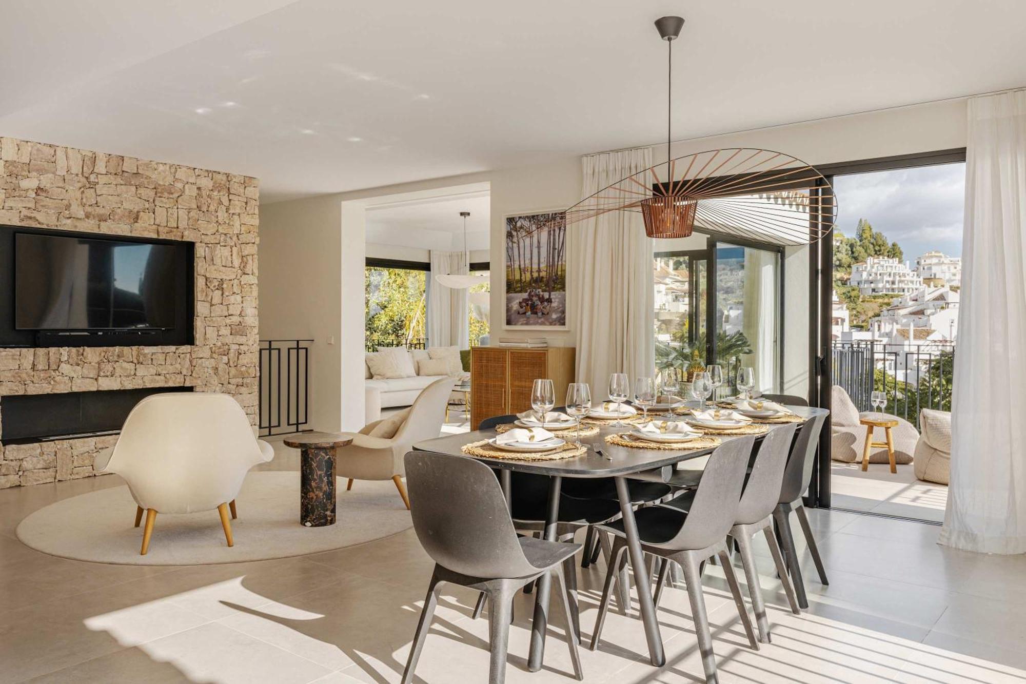 Kumaro 4 Bedroom Outdoor Pool Parking Villa Marbella