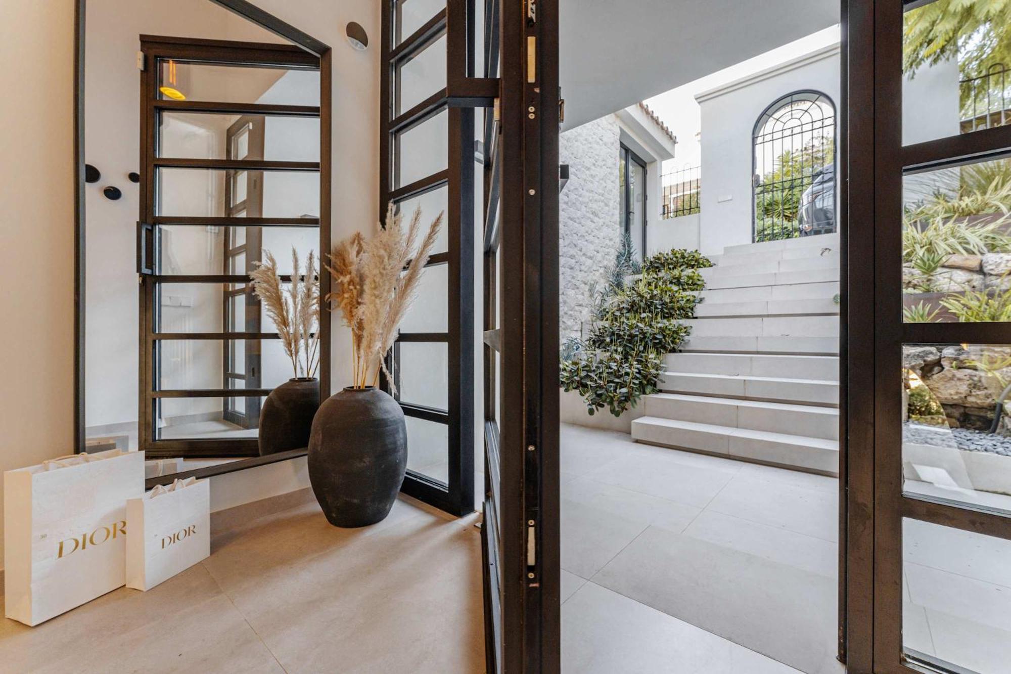 Kumaro 4 Bedroom Outdoor Pool Parking *