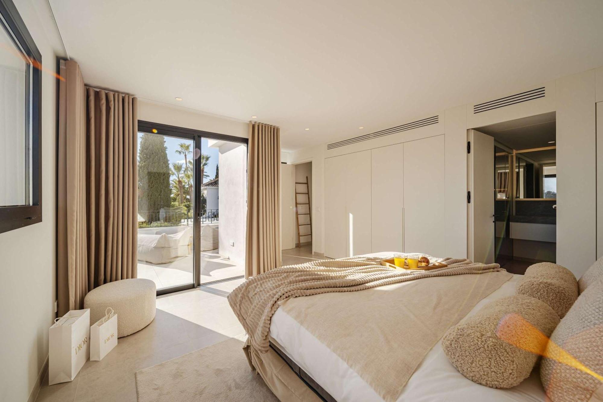 Villa Kumaro 4 Bedroom Outdoor Pool Parking Marbella