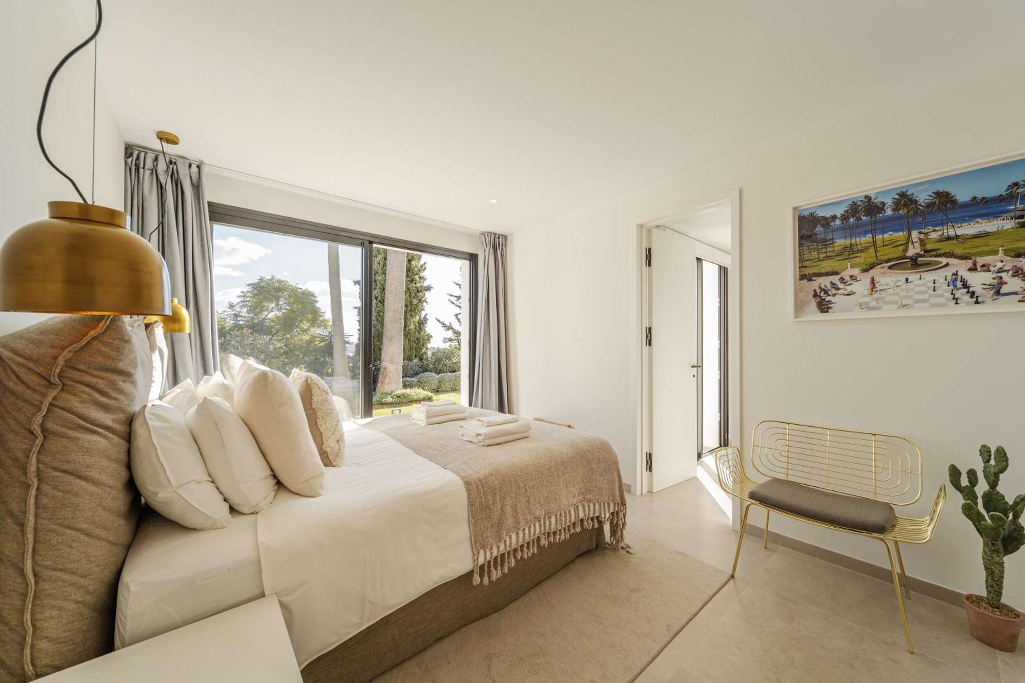 Kumaro 4 Bedroom Outdoor Pool Parking *