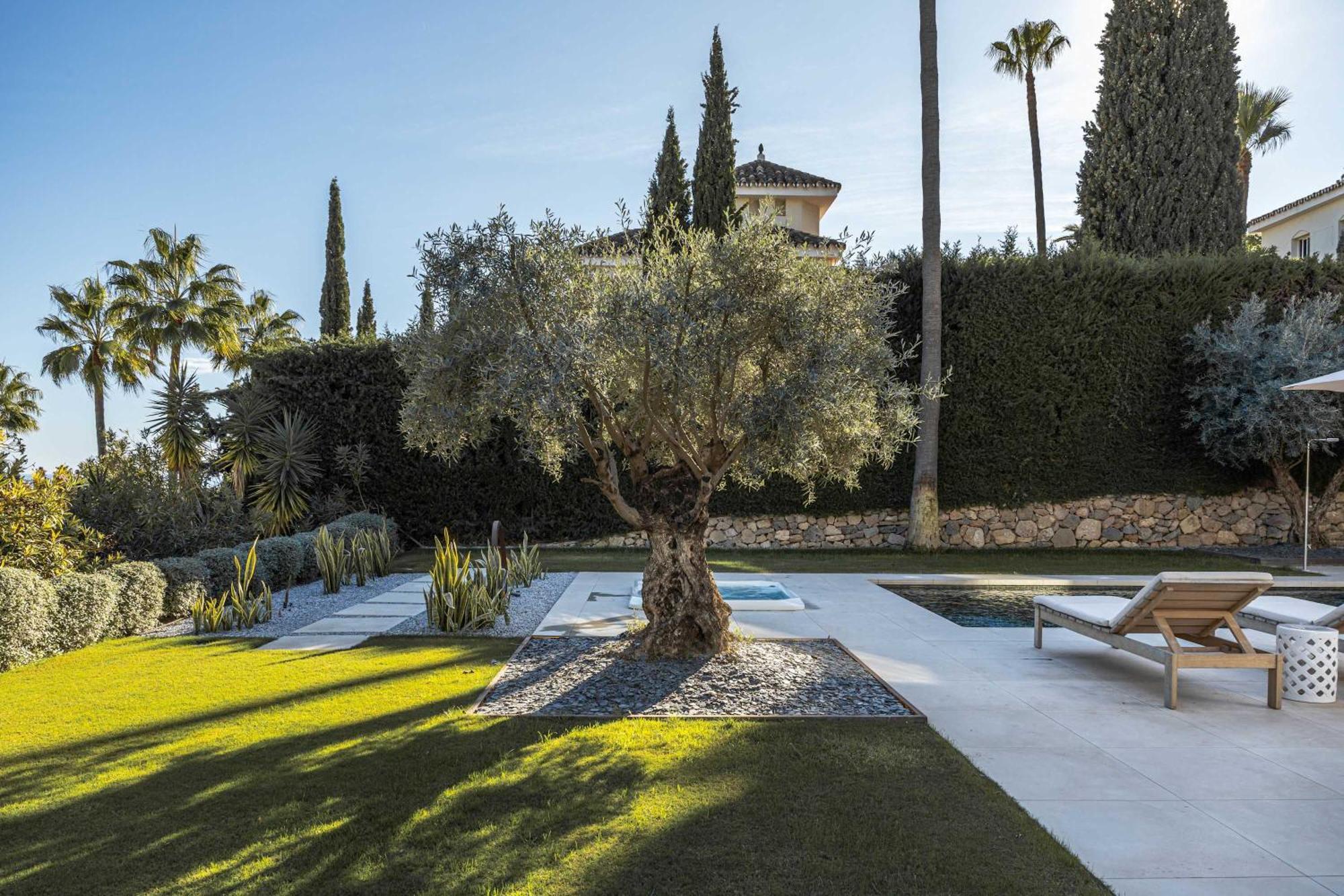Kumaro 4 Bedroom Outdoor Pool Parking Villa Marbella