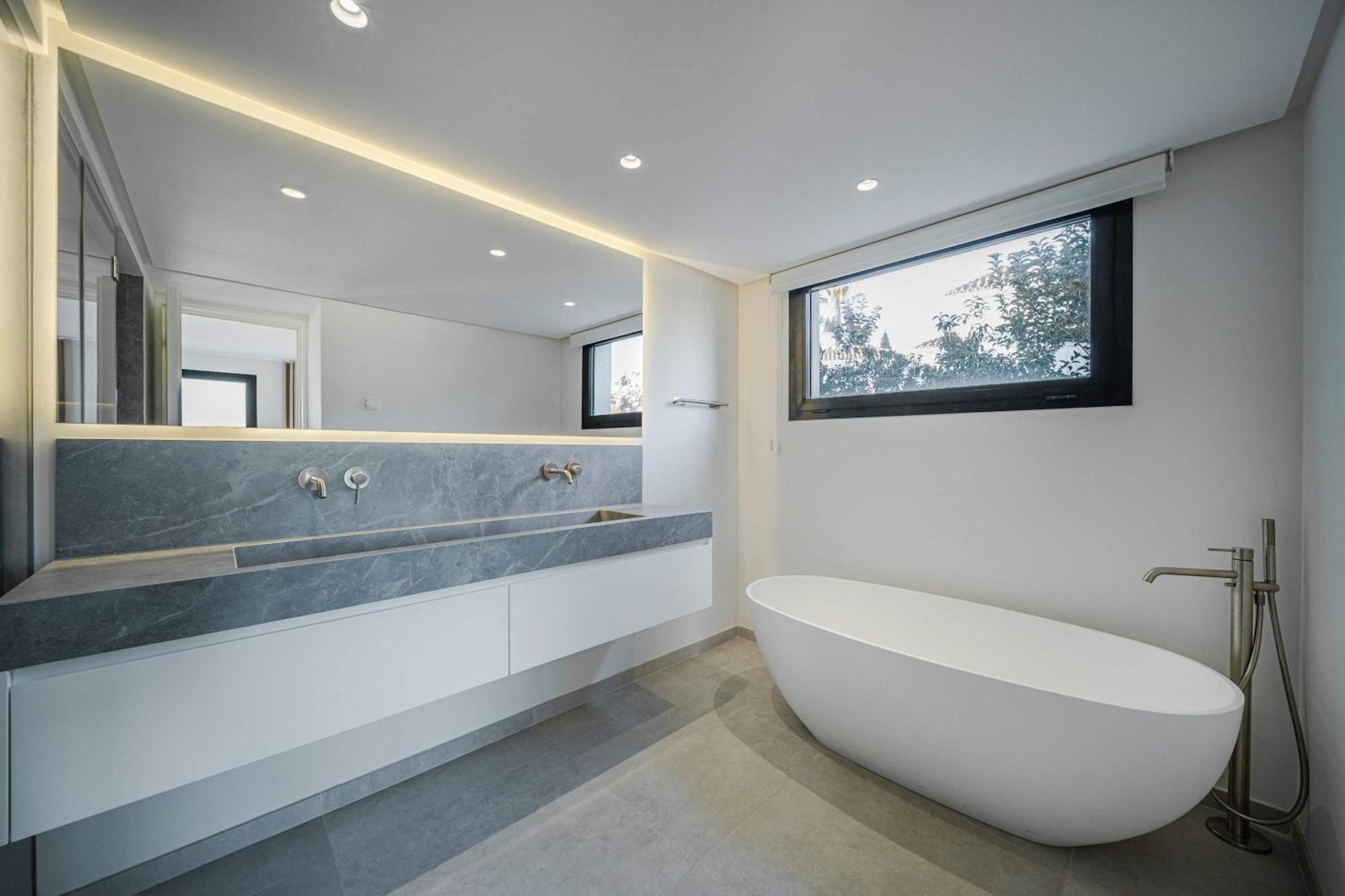 Kumaro 4 Bedroom Outdoor Pool Parking Marbella
