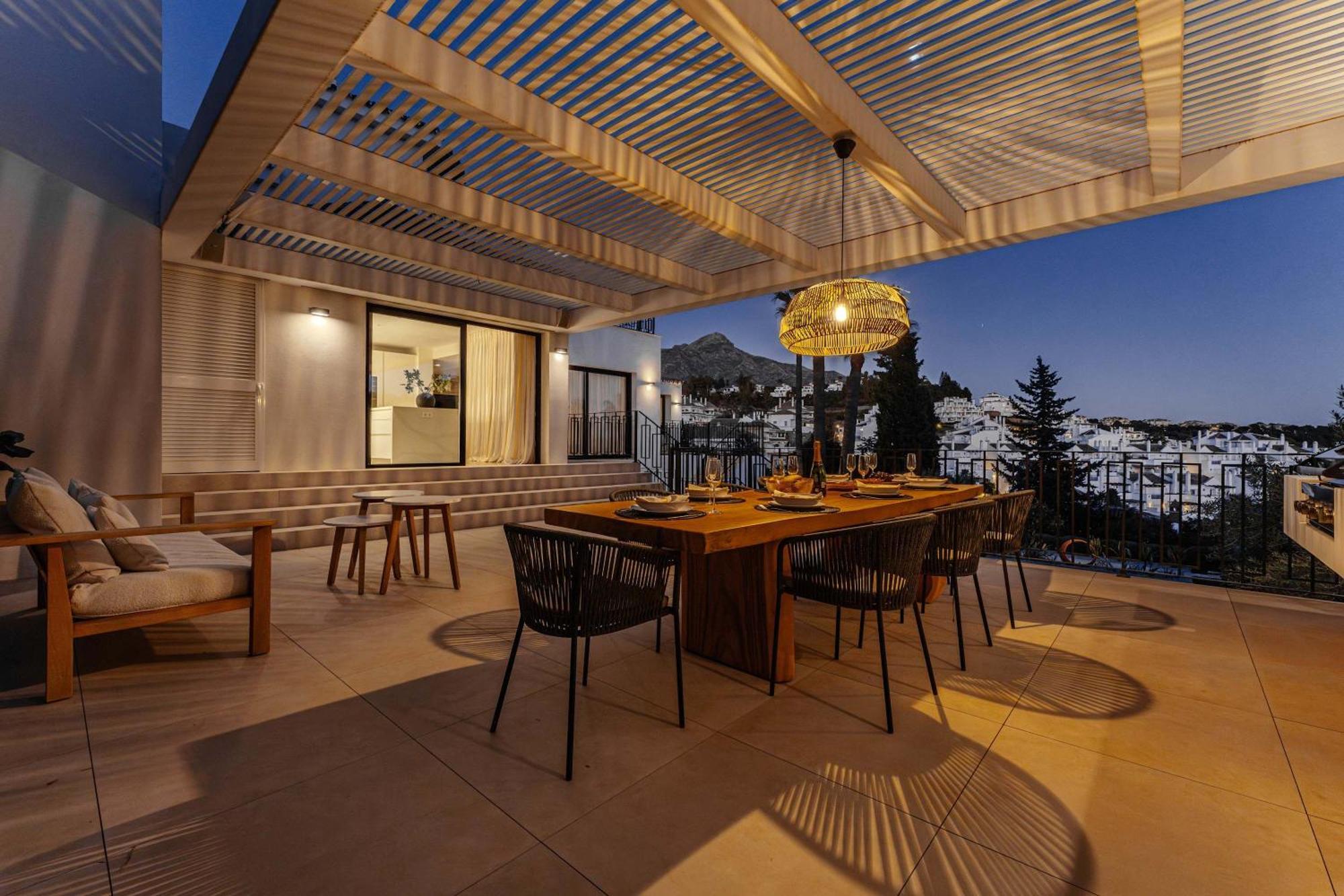 Kumaro 4 Bedroom Outdoor Pool Parking Villa