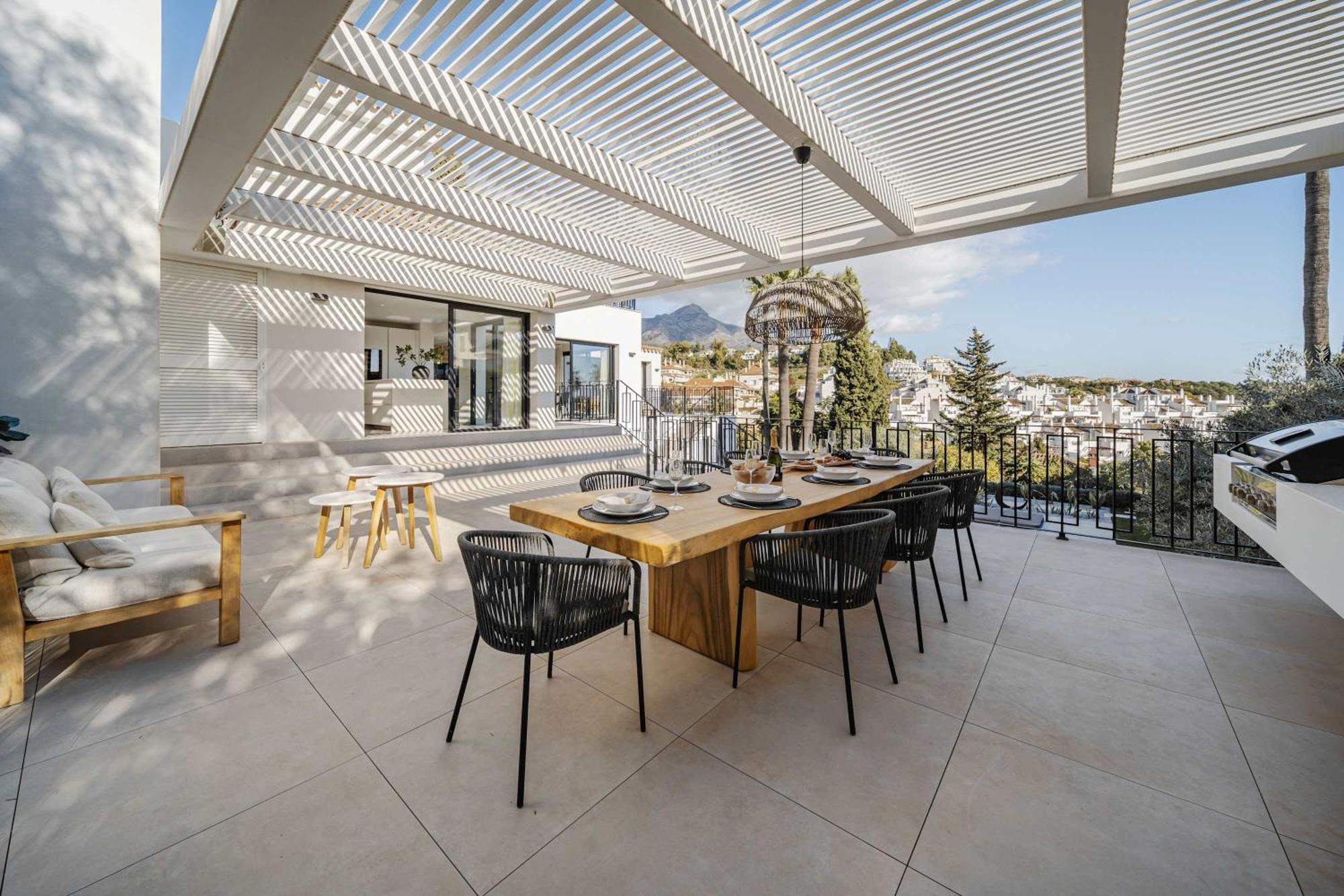 Kumaro 4 Bedroom Outdoor Pool Parking Marbella